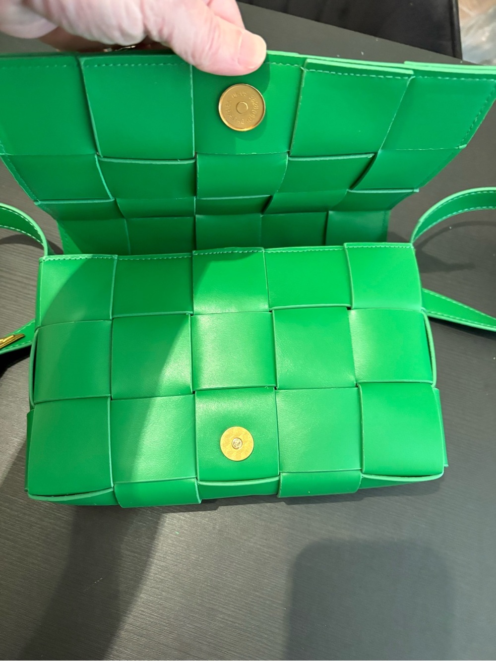 Green Woven Cassette Crossbody Bag Vegan New Condition - Picture 8 of 9